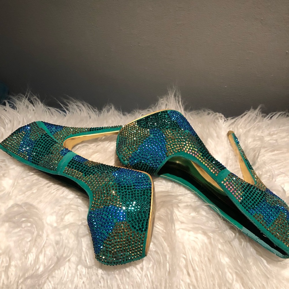 Heels - Picture 3 of 3